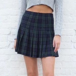 Brandy Melville Navy blue and dark green plaid pleated skirt